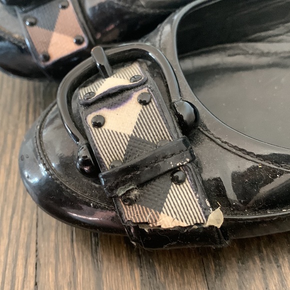 Burberry Size 8 Flats with Buckle (signs of wear) - Picture 4 of 6